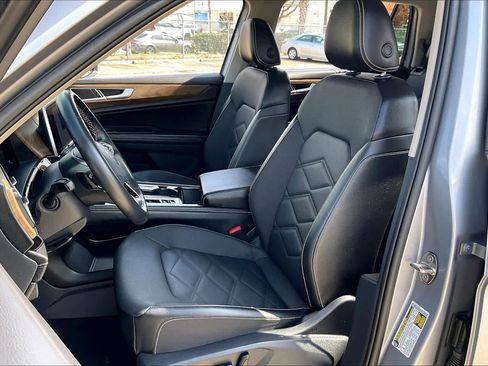 Used 2024 Volkswagen Atlas SE image 8
