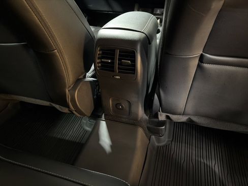 Used 2025 Ford Escape Platinum w/ Premium Technology Package image 20