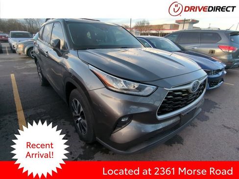 Used 2020 Toyota Highlander XLE image 1