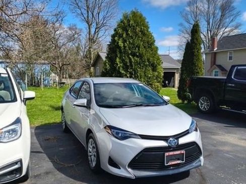 Used 2018 Toyota Corolla LE w/ Carpet Mat Package (TMS) image 10