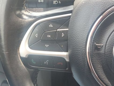 Used 2018 Jeep Compass Latitude FWD image 35