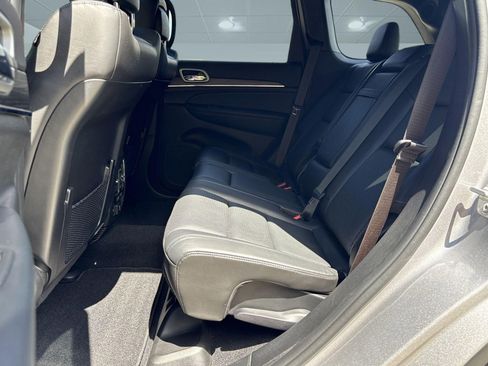 Used 2021 Jeep Grand Cherokee Limited w/ Luxury Group II image 18