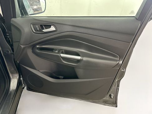 Used 2017 Ford Escape SE w/ Equipment Group 201A AWD/4WD image 29