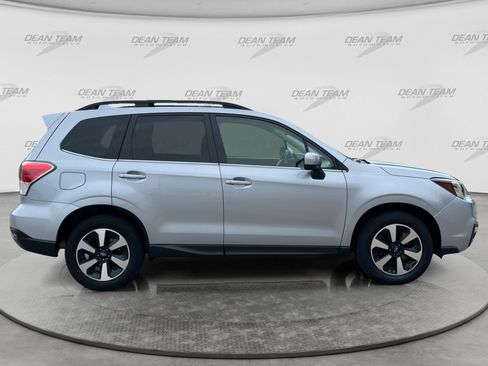 Used 2017 Subaru Forester 2.5i Limited AWD/4WD image 8