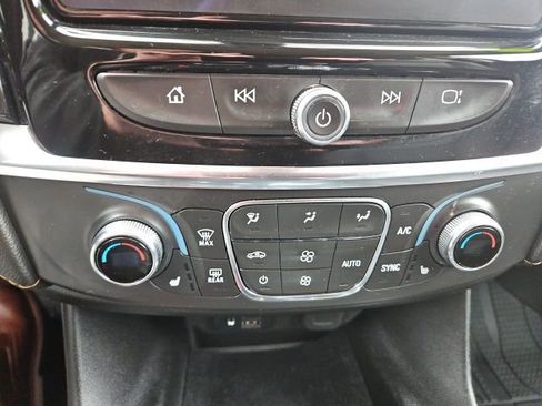 Used 2021 Chevrolet Traverse RS image 18