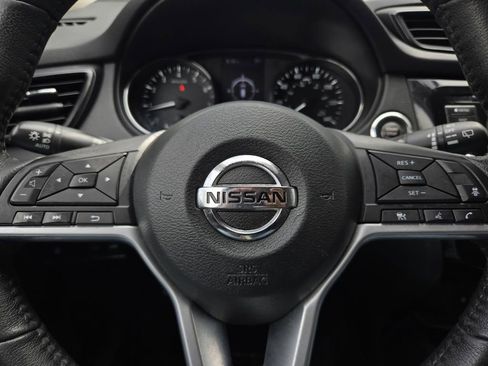 Used 2018 Nissan Rogue SV w/ Premium Package FWD image 24