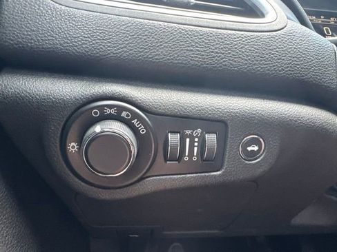 Used 2015 Chrysler 200 Limited w/ Convenience Group FWD image 22