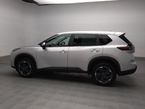 Used 2024 Nissan Rogue SV AWD/4WD image 3