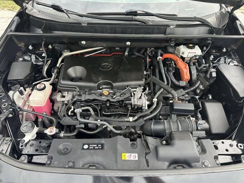Used 2019 Toyota RAV4 LE AWD/4WD image 4