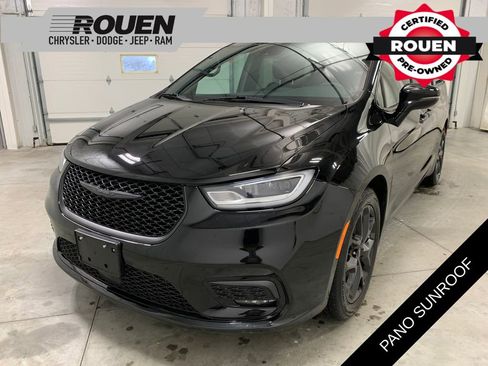 Used 2025 Chrysler Pacifica Limited image 1