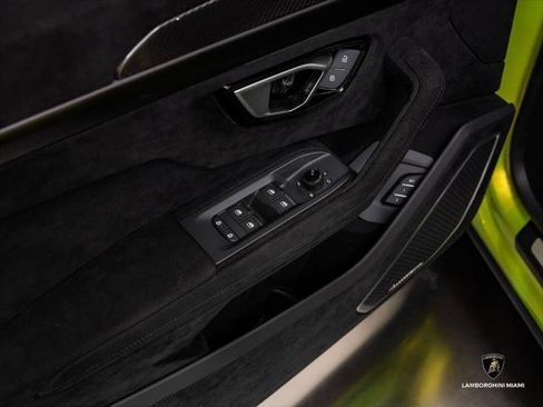 Used 2024 Lamborghini Urus Performante AWD/4WD image 23