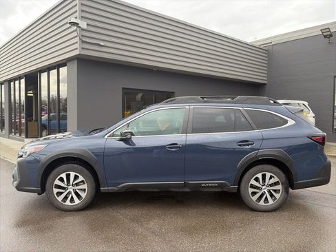 Used 2023 Subaru Outback Premium image 7
