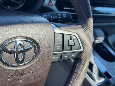 Used 2024 Toyota Sienna Platinum FWD image 23