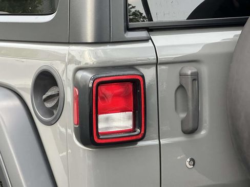 Used 2018 Jeep Wrangler Sport AWD/4WD image 9