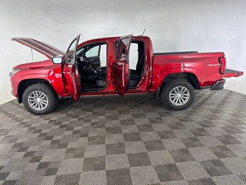 Used 2024 Chevrolet Colorado LT w/ LT Convenience Package II AWD/4WD image 9
