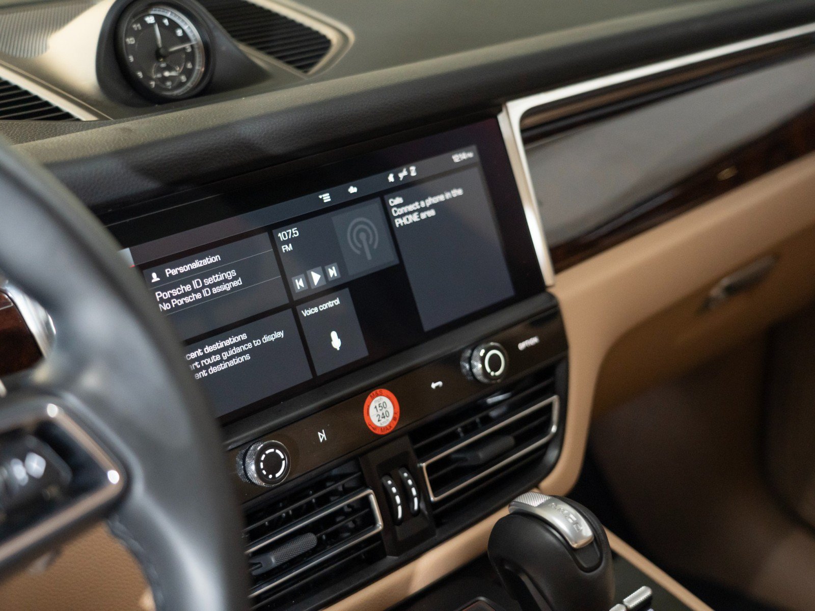 Certified 2023 Porsche Macan AWD/4WD image 21