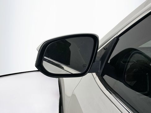 Used 2019 Toyota Highlander XLE image 16