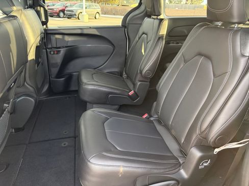 New 2026 Chrysler Pacifica Select image 19