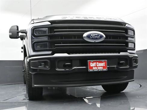 Used 2025 Ford F350 Platinum w/ FX4 Off-Road Package AWD/4WD image 30
