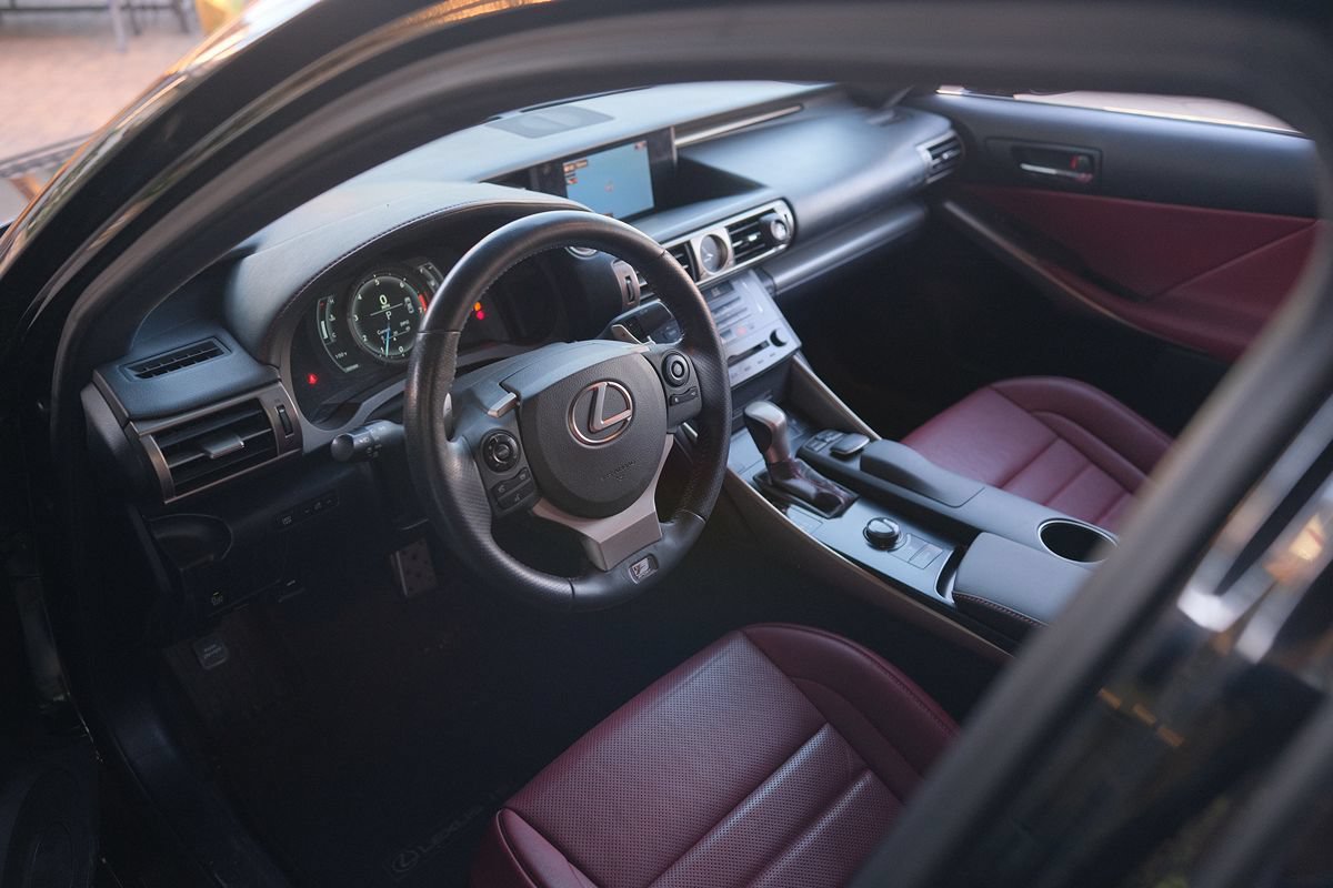 Used 2014 Lexus IS 250 w/ F-Sport Package RWD image 8