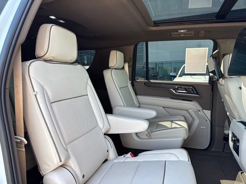 Used 2026 GMC Yukon XL Denali w/ Denali Reserve Package AWD/4WD image 25