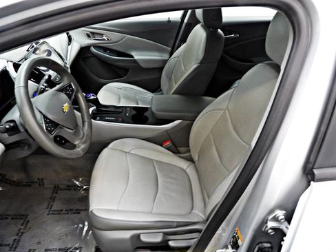 Used 2018 Chevrolet Volt LT w/ Comfort Package image 8