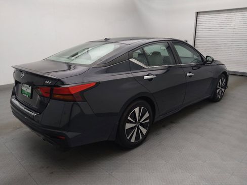 Used 2022 Nissan Altima 2.5 SV w/ SV Premium Package image 9