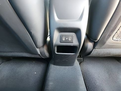 Used 2024 Hyundai Venue Limited FWD image 18