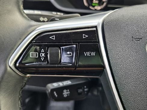 Used 2022 Audi e-tron Premium Plus w/ Premium Plus Package AWD/4WD image 30