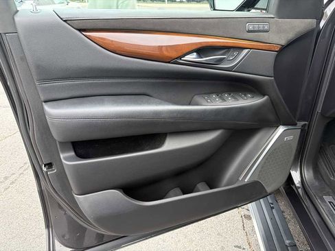 Used 2018 Cadillac Escalade ESV Premium Luxury image 11