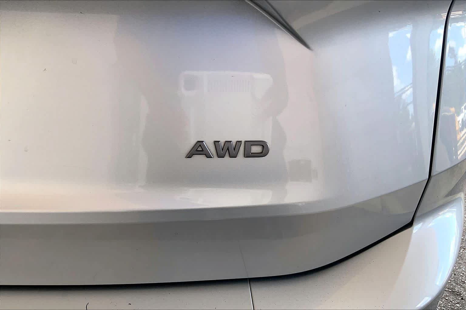 Used 2024 Nissan Rogue S AWD/4WD image 10