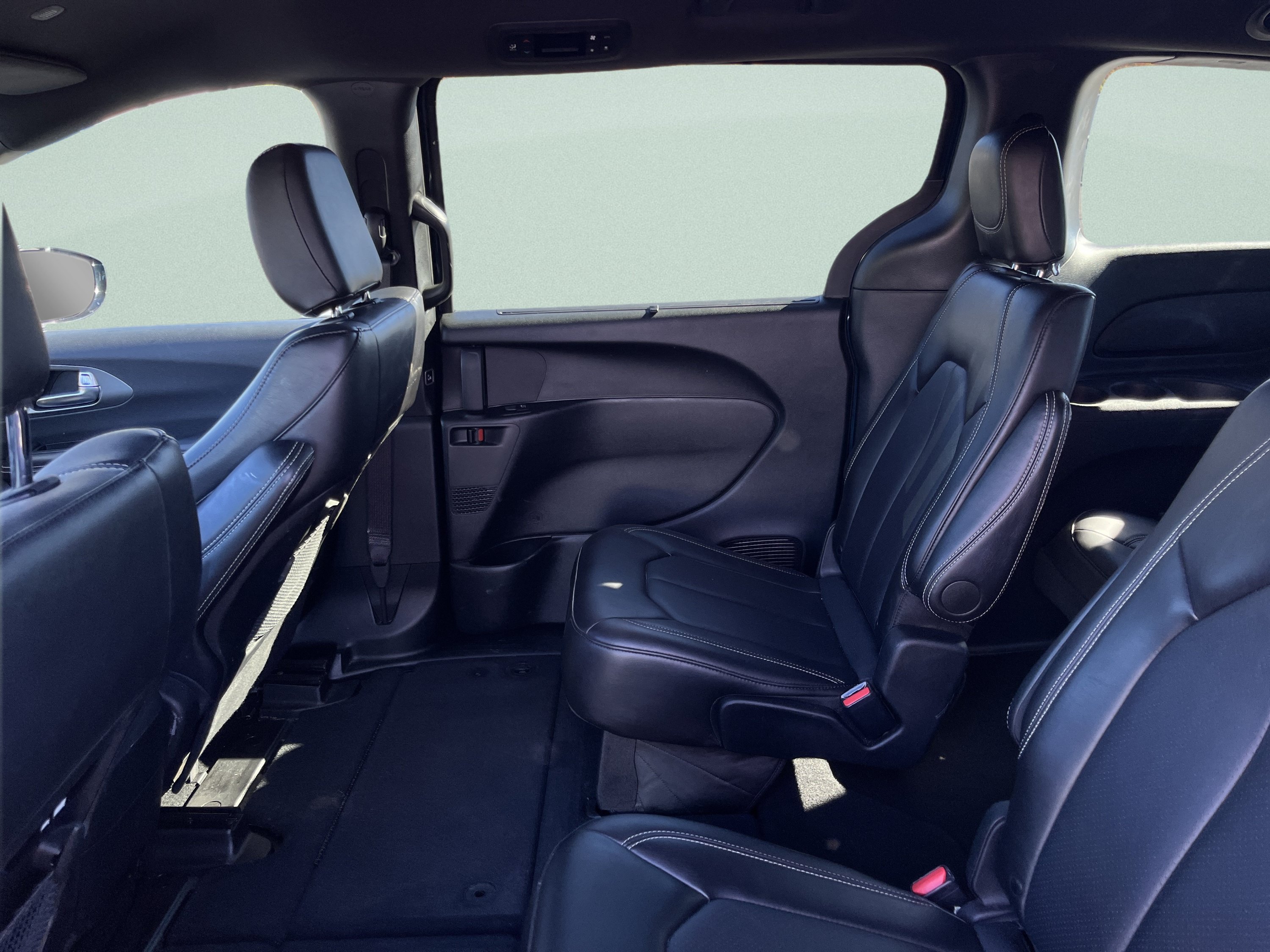 Used 2025 Chrysler Pacifica Select FWD image 20