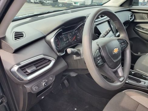 Used 2022 Chevrolet TrailBlazer LT w/ Convenience Package FWD image 23