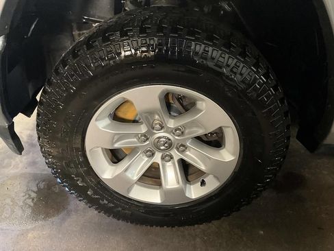 Used 2019 RAM 1500 Laramie AWD/4WD image 14