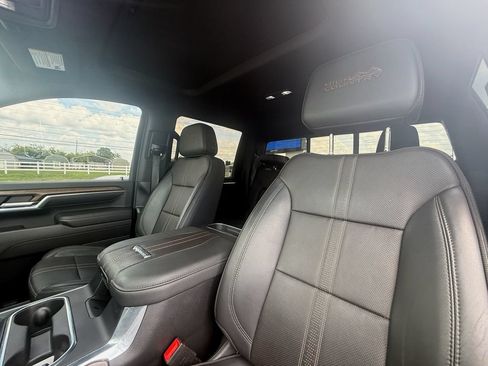 Used 2024 Chevrolet Silverado 2500 High Country w/ High Country Premium Package AWD/4WD image 15