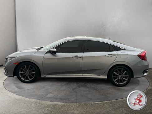 Used 2019 Honda Civic EX image 4