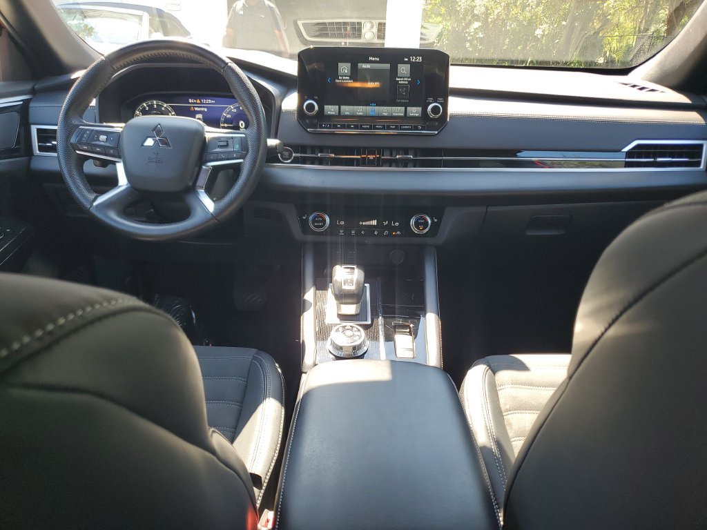 Used 2023 Mitsubishi Outlander SE Black Edition FWD image 15