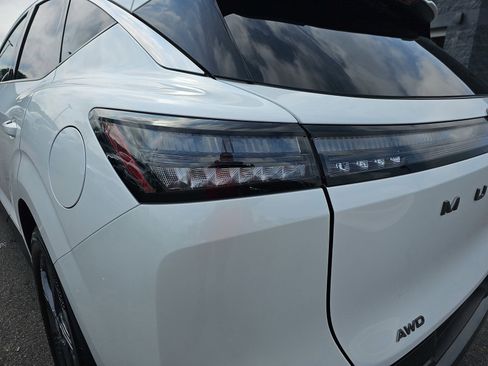 Used 2025 Nissan Murano SL AWD/4WD image 14