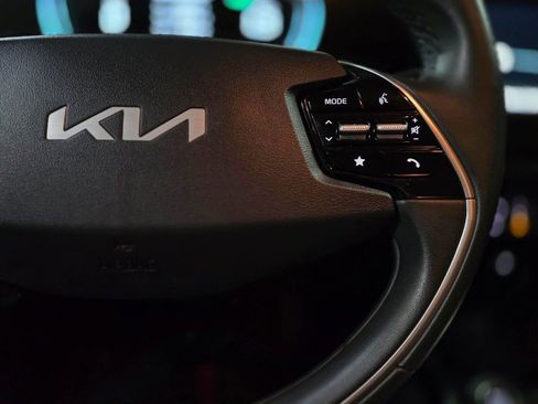 Used 2024 Kia Niro EX image 19