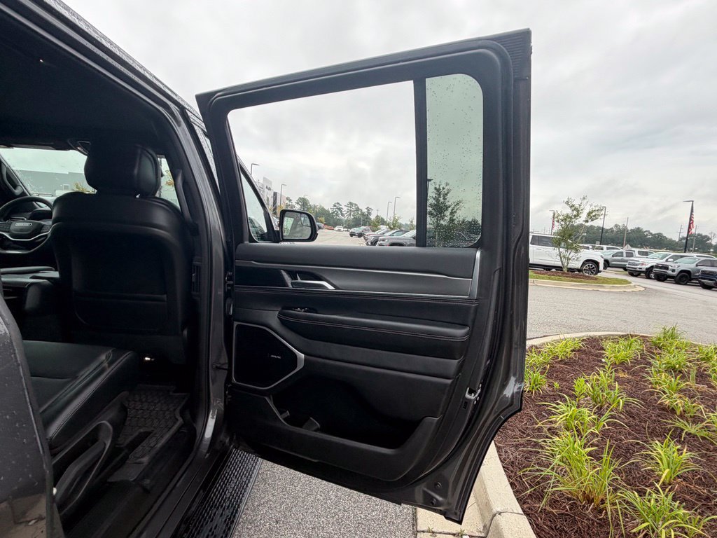 Used 2024 Jeep Wagoneer Series II AWD/4WD image 59