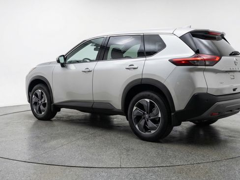 Used 2025 Nissan Rogue SV image 6