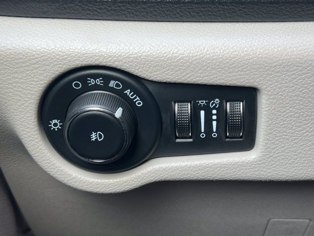 Used 2024 Chrysler Pacifica Touring-L w/ Road Tripper Package FWD image 20