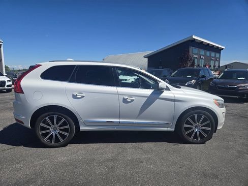 Used 2015 Volvo XC60 T6 w/ Proximity Package AWD/4WD image 8