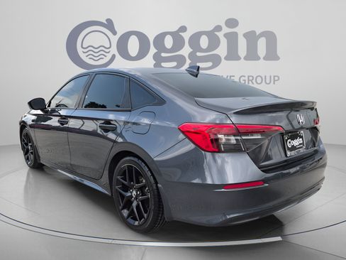 Used 2023 Honda Civic Sport image 4