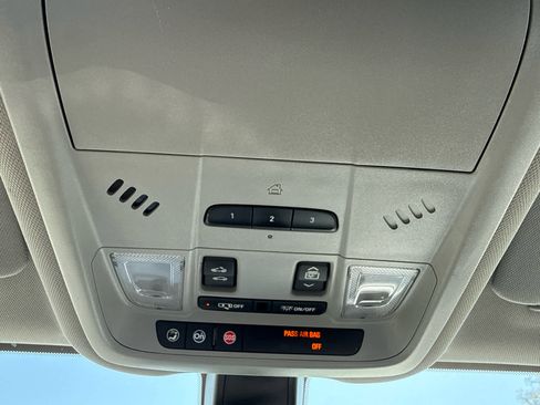 Used 2018 Chevrolet Equinox LT w/ Sun & Infotainment Package FWD image 24