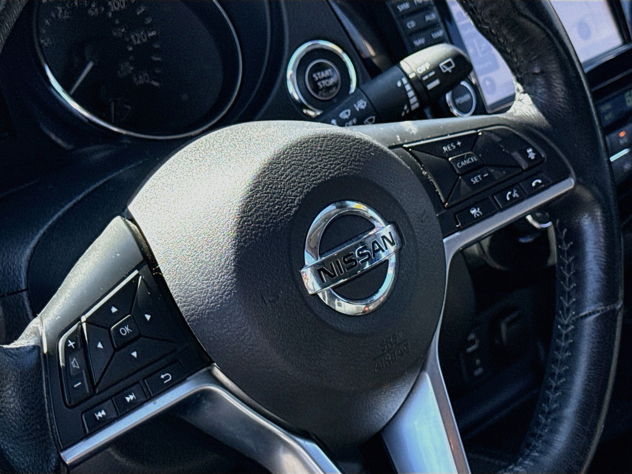 Used 2017 Nissan Rogue Sport SL w/ SL Premium Package AWD/4WD image 12