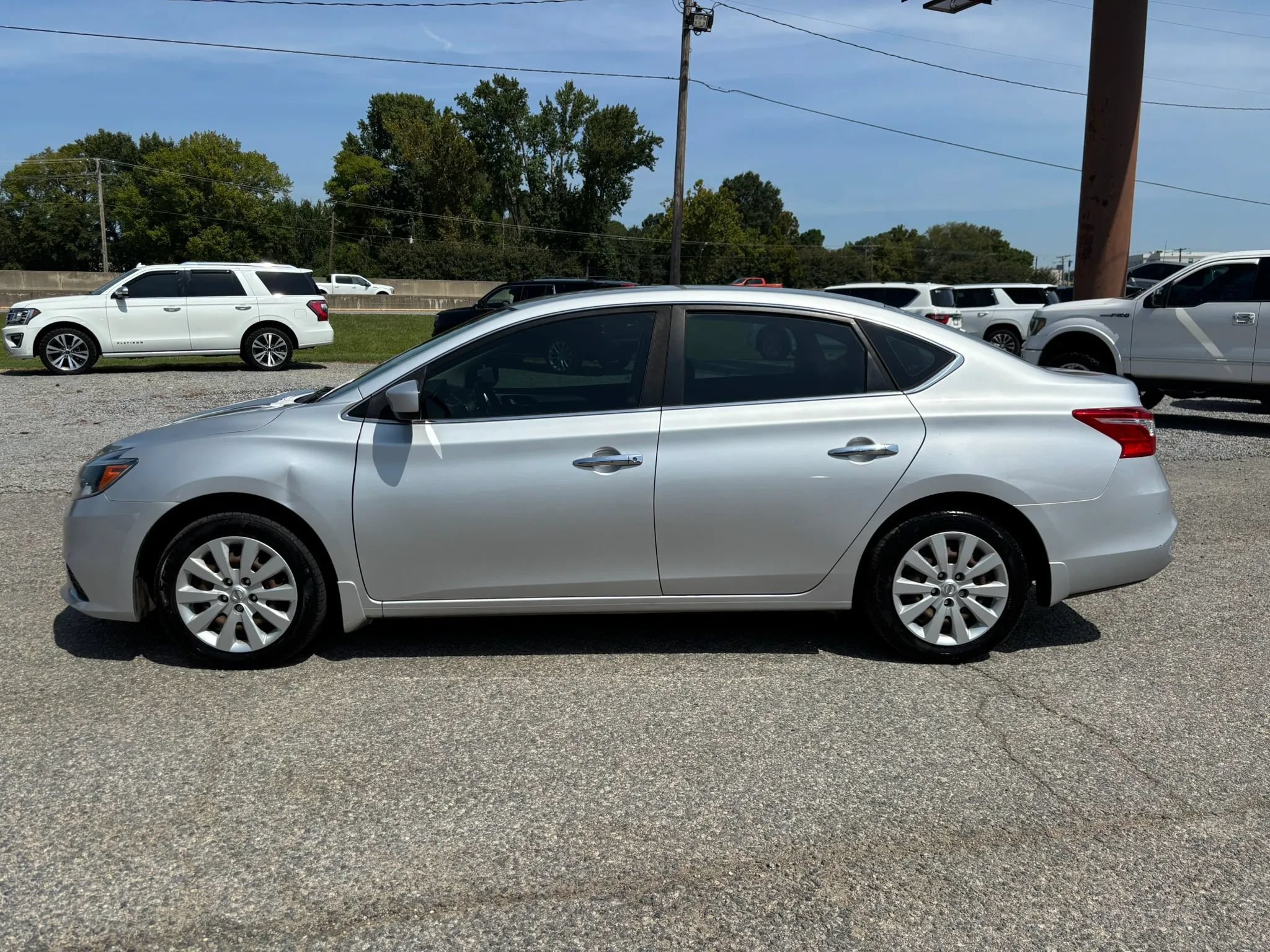 Used 2017 Nissan Sentra S FWD image 2
