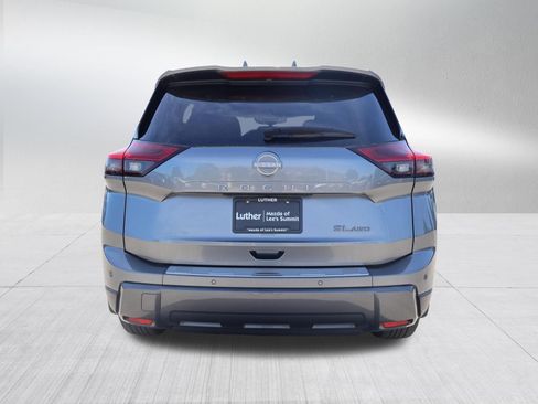 Used 2025 Nissan Rogue SL w/ Tech Package AWD/4WD image 6