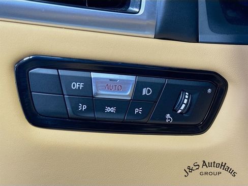 Used 2020 BMW M8 Convertible image 10