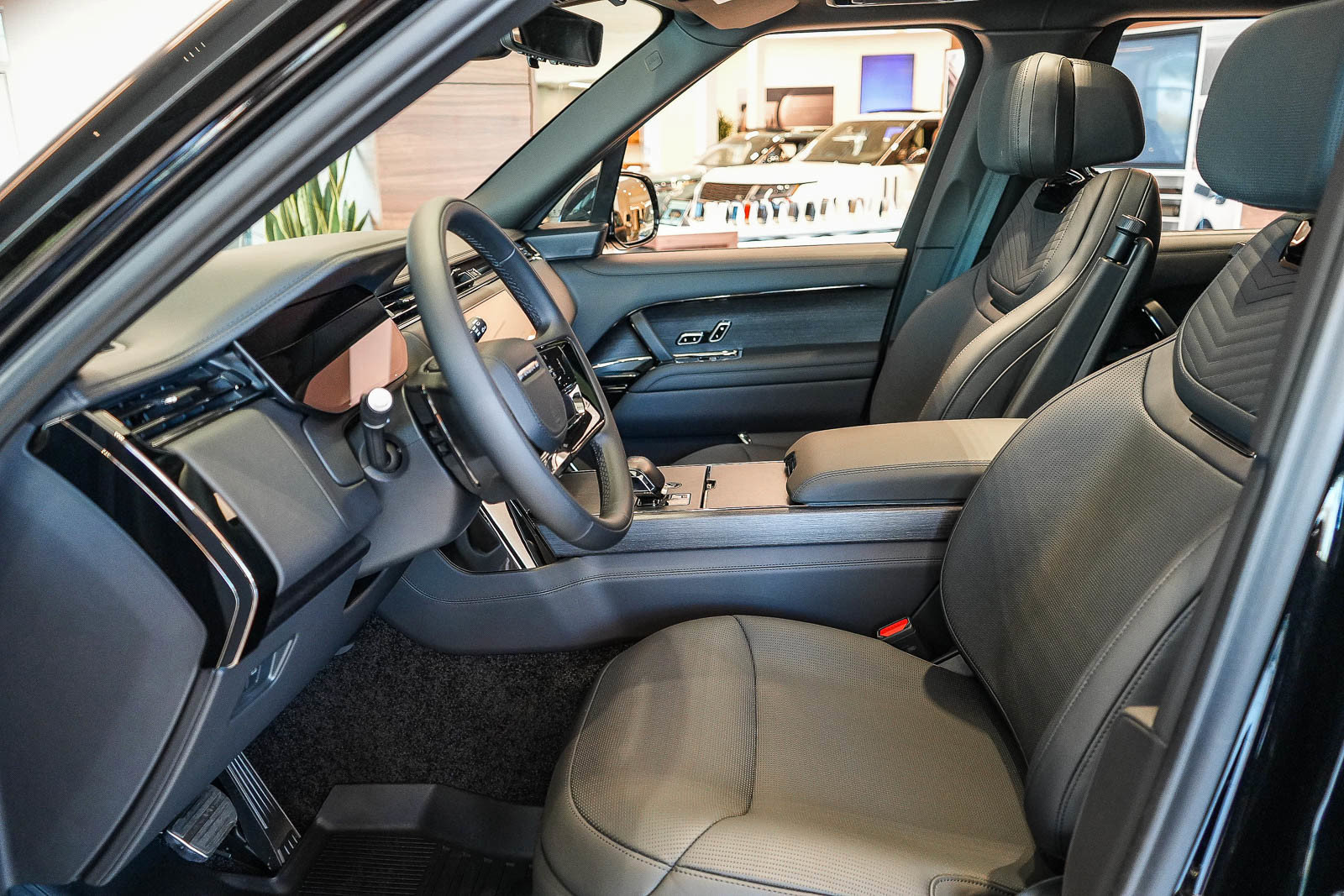 New 2026 Land Rover Range Rover SV AWD/4WD image 17